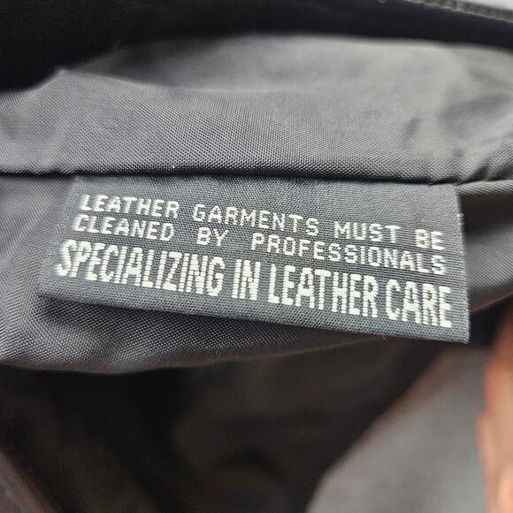 Share Pelle Studio Wilsons Vest Men's L Black 100% Leather V-neck Button Front - Picture 2 of 8